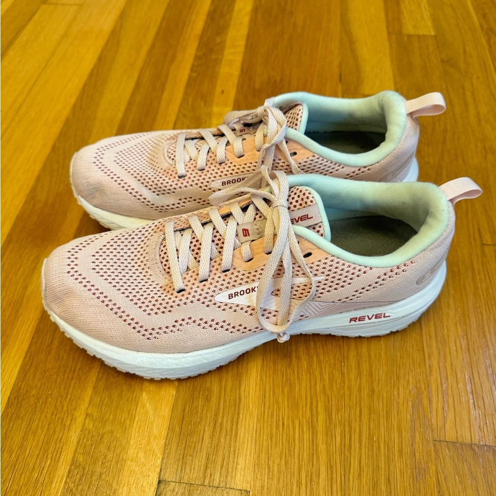 Brooks Revel 6 women’s size 10 running shoes - pink